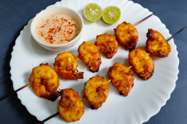 Tandoori Prawn With Spicy Yogurt Dip - Recipe in comment