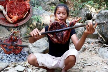 Cooking grilled Duck with Spicy Chili for Food Forest