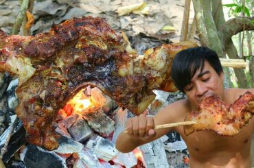 The best Boil and Grilled Pig head chili Recipe Eating So Delicious , Cooking food in forest