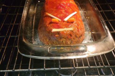 Spicy meatloaf!!!! Beef, onions, and peppers and hot suace!!!