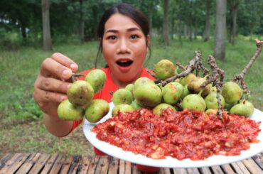 Eating green figs fruit with chili salt delicious - Eating show