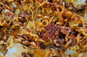 Sometimes I like to mix it up by adding a tin of sardines in soybean oil to Samyang Buldak 2x. What's your favorite weird combo?