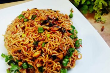 TASTY RAMEN NOODLE RECIPE IN 5 MIN | SPICY CHILI GARLIC NOODLES | TIKTOK RAMEN NOODLES RECIPE