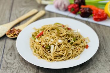 Chilli Garlic Chowmein Recipe  | Vegetables Chowmein  | Easy And Quick Recipes #shorts