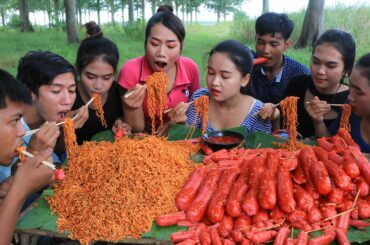 Amazing cooking and eating noodle chili with hotdog recipe - Noodle chili recipe
