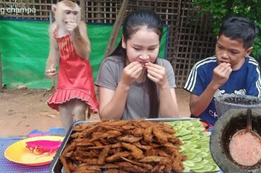 chicken wing yummy yummy  ! beautiful yaya joining eat  chicken with hot chili recipe from sister