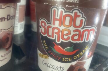 Is this good/hot? I was already buying ice cream so I didn’t purchase. Seems like a gimmick but hot chocolate bars are good.
