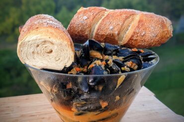 Coconut Curry Mussels & French Bread