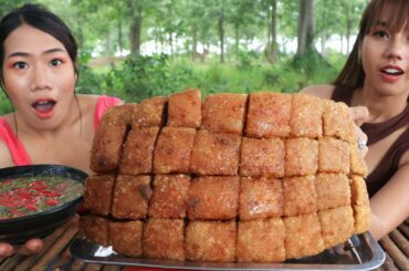 Pork crispy with chili sauce cooking and eating with my sister - Pork crispy recipe