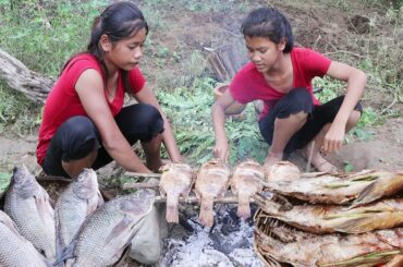 Survival cooking in forest- Fish salt grilled spicy chili Cooking for lunch