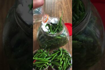 Oppps !  CHILI LOVER Here’s how to eat chili without spicy