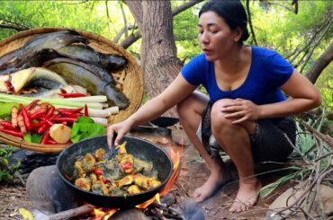 Yummy Cooking spicy chili fish curry eating delicious -Lifestyle Natural