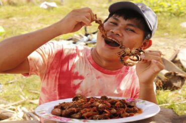 Primitive food village || Hot spicy chili crab recipe