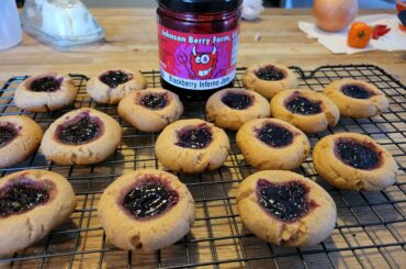 [Homemade] Peanutbutter and Jelly cookies with blackberry ghostpepper jam.
