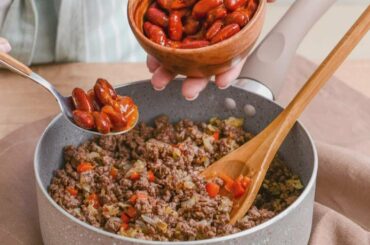 Who do Texans hate beans in chili