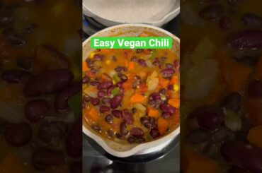 Easy Healthy Vegan Chili Recipe #shorts #food #soup #chili #plantbased #vegan #athlete #healthy