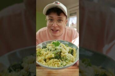 One Pot Broccoli Pasta - 10 Minute Dinner Recipe!