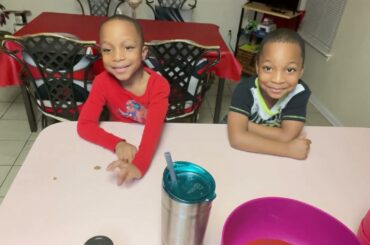 Making Chili with the Twins | Dinner Time | Carter Has a Loose Toof