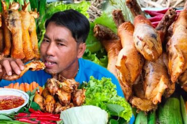 Wow !!! Yummy Eating  Chicken Head With chili sauce Hot Spicy recipe - eating delicious