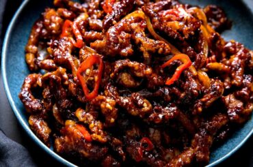 The Crispiest, Tastiest Crispy Chilli Beef EVER!