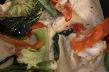 Told the local Thai place to “make me sweat” with green curry and they replaced the traditional bell peppers with a ton of Thai chilis :-)