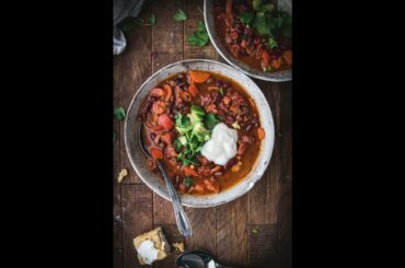 Easy Vegan Pantry Chili | Garlic Head Recipes