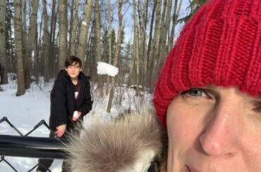 Playing outside and making delicious chilli! Do you see the snowball?