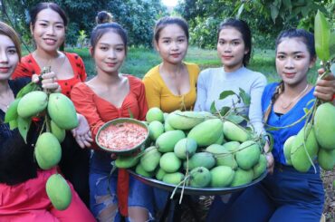Wow fresh mango eating with chili salt recipe with my family - Eating green mango with chili salt