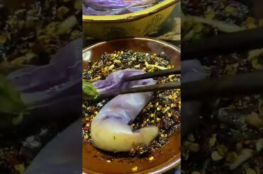 The eggplant dipped in chili noodles is so fragrant!