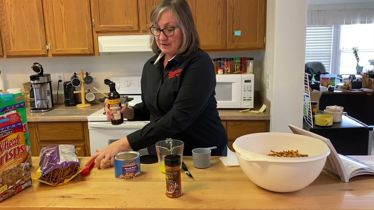 How to Make Smoky and Spicy Snack Mix!!! Chugwater Chili Chili Chili