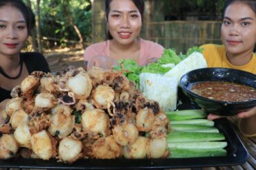 Yummy cooking crispy octopus with chili sauce - crispy octopus