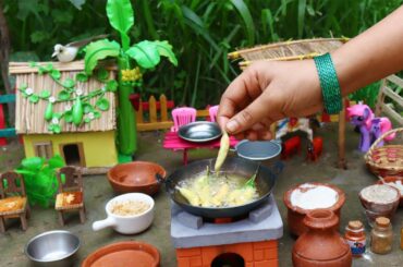 Miniature Chili Pakora | Indian Street Food Pakoda Recipe | Mini Foodie