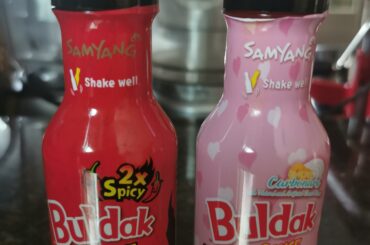 Tried the black bottled Samyang sauce when it came out the first time (2017?) and back then it was straight up chili oil with no flavor. I was hesitant to try these 2 and was surprised to see thicker sauces. The noodle packets are spicier IMO but great flavor