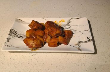 Chicken with Potatoes in Red Chili Sauce (Barbacoa de pollo en chile rojo)