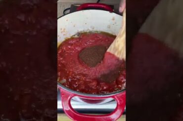 Does Chilli Taste Better With Or Without Beans? #shorts #easyrecipe