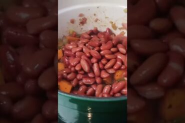 Veggie chili & cornbread