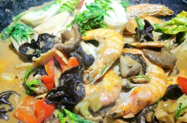 Made some Thai curry with shrimp and 3 kinds of mushrooms for lunch