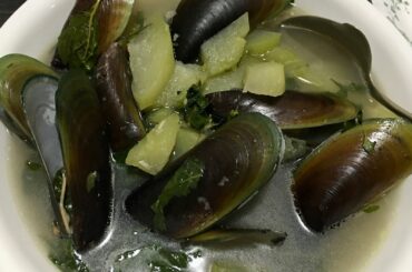 Authentic Filipino Recipes -Tinolang Tahong (Mussel and Ginger Soup)