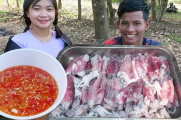 AMAZING MUKBANG RAW SQUID CHILI SAUCE - EAT RAW SQUID  ICE.