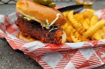 First time visiting Hattie B's in Nashville, went with the "damn hot" spice level. Good burn but didn't linger.