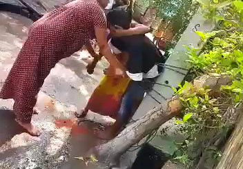 An Indian mother found out that her 15 yo son is addicted to drugs. she tied him to a pole and gave him a facial with chilli powder