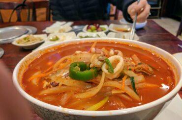 Jjampong - Spicy seafood noodles