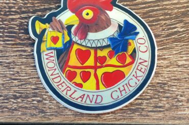 after a near miss 8 months ago, made it back to Sisters, Oregon to try Wonderland Chicken Company's hot chicken. It was too good to wait to photo so here's a sticker!