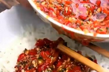 Anyone know what this chilli oil/sauce/paste is? (Screenshotted from a Chinese TikTok food)