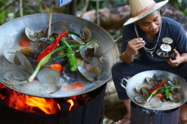 Cooking Oyster in Big Pan - Boiled Mussel with Chili Eating Warm Yourself