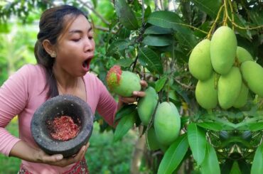 Yummy Eat green mango with spicy chili salt