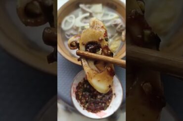 Bitter bamboo shoots and pork ribs, dipped in chili paste and water are so fragrant!