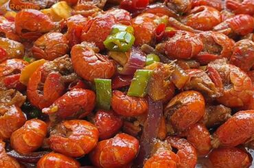 Fried chicken wings, fried crawfish onion, garlic and chili | Yummy Recipes