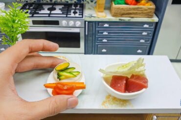The Best Miniature Pan Fried Tuna with Stir Fried Vegetables and Lemon Sauce Recipe / Miniature Food