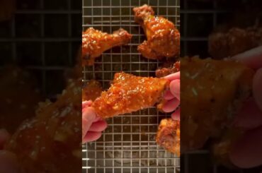 SPICY HONEY GARLIC WINGS RECIPE. #shorts #food #eating #foodie #cooking #recipe #recipes